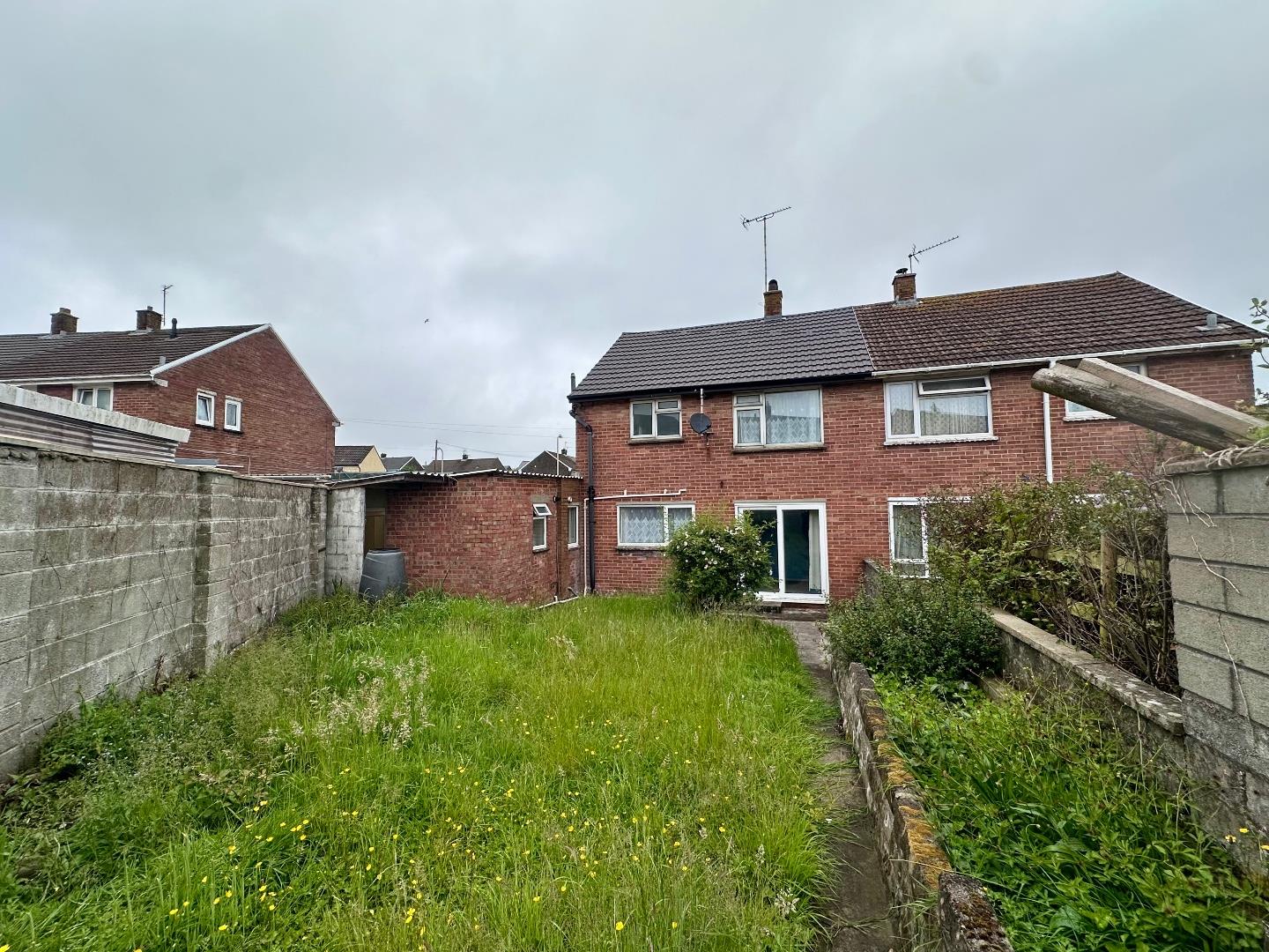 Heol-Y-Frenhines, Bridgend County Borough, CF31 4RT